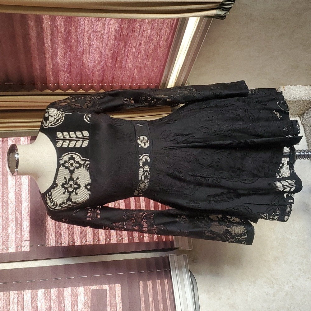 Bell sleeve black lace dress